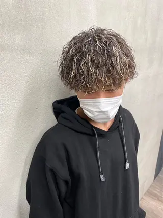 ショート カラー パーマ メンズ ブリーチモデル募集中 /伊藤優真のヘアスタイル