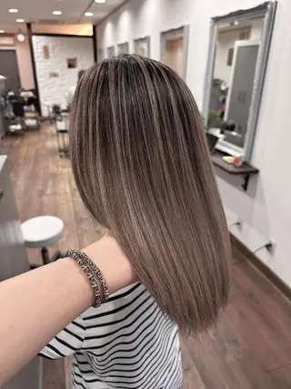 ロング バレイヤージュ 隅中秀弥のヘアスタイル