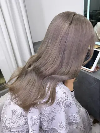 セミロング カラー Ayame / ハイトーンカラーのヘアスタイル