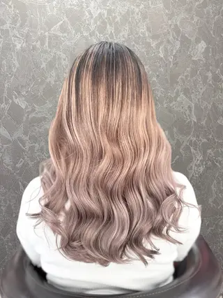 セミロング 横田 ひかるのヘアスタイル