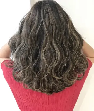 ミディアム カラー パーマ ヘアアレンジ 【公式】amble luxe池袋東口🩷のヘアスタイル