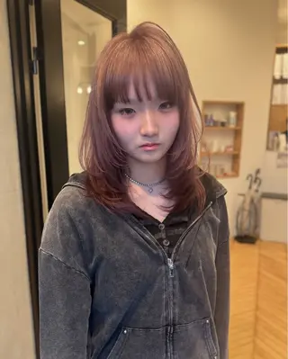 ミディアム ベージュカラー/長岡 レイヤーカット/コウのヘアスタイル