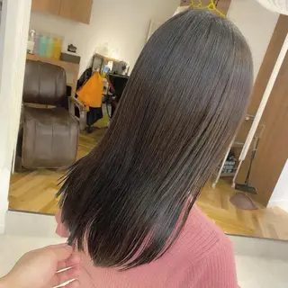 セミロング カラー 髪質改善特化 安東駿介のヘアスタイル