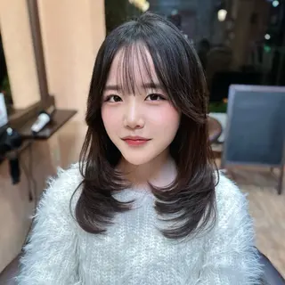 ミディアム ブリーチ🩵レイヤー Maho🐻‍❄️のヘアスタイル