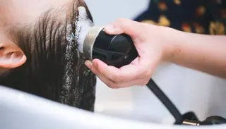 ミディアム LucksiMie ginza 明松のヘアスタイル