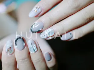 ミディアム めぐみのネイルサロン スタッフ練習のネイルデザイン