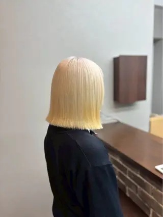 ショート かのブリーチカラー 🎧⛓️🩶のヘアスタイル