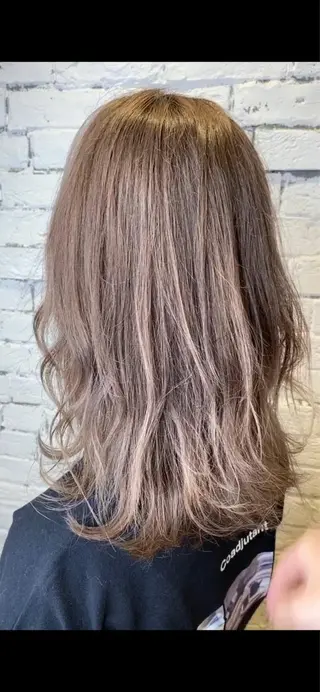 カラー 前田 輝のヘアスタイル