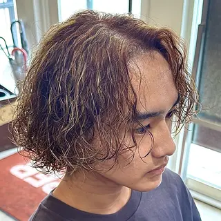 パーマ メンズ スペインカール/セン ターパート/RYUのヘアスタイル