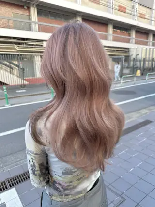 ロング カラー レイヤーカット 透明感カラーのヘアスタイル