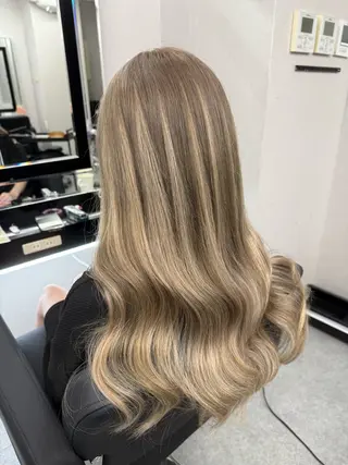 ロング カラー 𝙃𝘼𝙍𝙐🎀 韓国×エクステのヘアスタイル