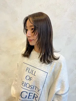 セミロング 透明感カラー人気 ナンバーワンMIYUのヘアスタイル