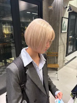 ショート カラー KAEDE🌺Wカ ラー/ホワイトカラーのヘアスタイル