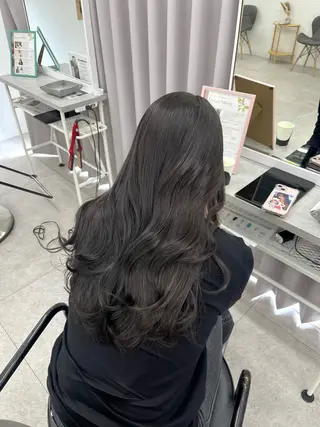 ロング カラー 柔らかオリーブ🌿 HIMARI🌻のヘアスタイル