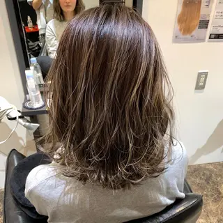 ミディアム カラー UMEDA FIGAROのヘアスタイル