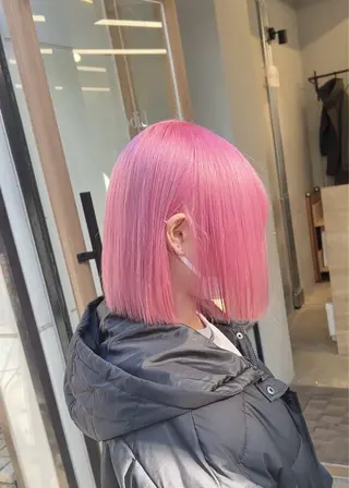 ショート カラー ブリーチ毛の縮毛矯正 ハイトーン/岡本智樹のヘアスタイル