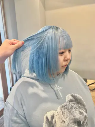 ショート カラー ブリーチ毛の縮毛矯正 ハイトーン/岡本智樹のヘアスタイル