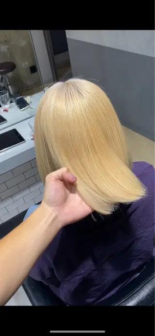 セミロング ハイトーンエフェクト ブリーチいち丸のヘアスタイル