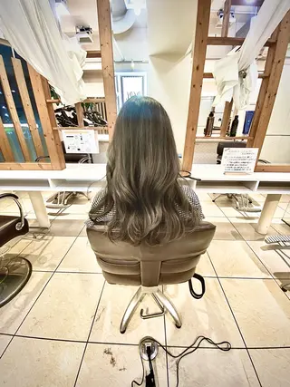 ロング 青山 光のヘアスタイル