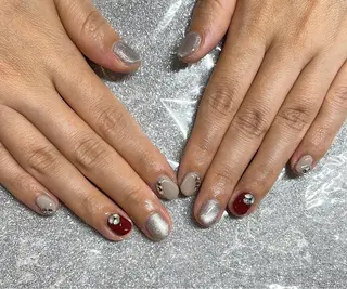 ネイル VIERU 🌈🎀💖のネイルデザイン