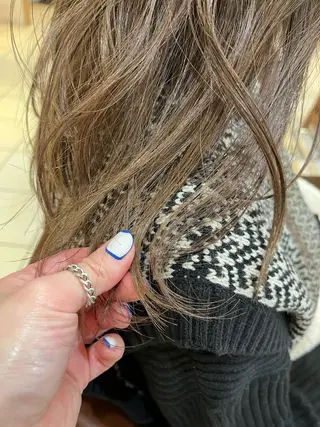 セミロング カラー ハイトーンカラー🩵 耳ツボジュエリー👂のその他イメージ