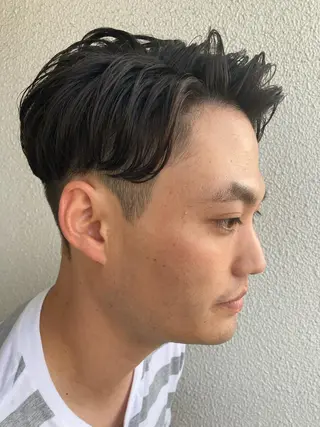 ショート パーマ メンズ 内村 純也のヘアスタイル