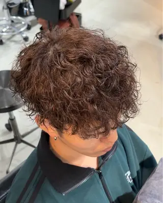 パーマ メンズ 会社で浮かない ビジネスヘア/心斎橋のヘアスタイル