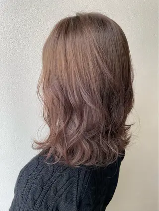 ミディアム カラー 沢田 瞳のヘアスタイル