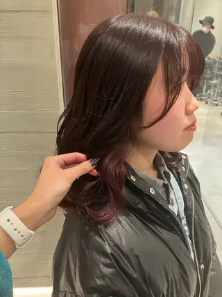 ミディアム カラー サキ🤍ハイトーン 🩰くびれ巻きヘアのヘアスタイル