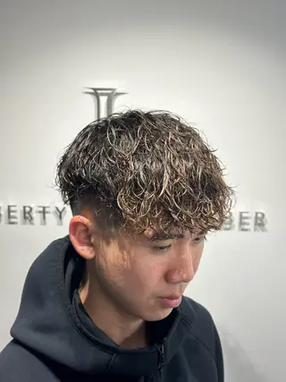 ショート パーマ 千葉弘平 🔥波巻き特化🔥のヘアスタイル