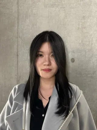 セミロング カラー ANDREY RISAのヘアスタイル