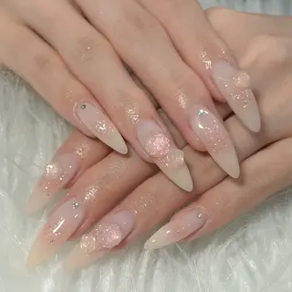 ネイル LAVISH nanamiのネイルデザイン