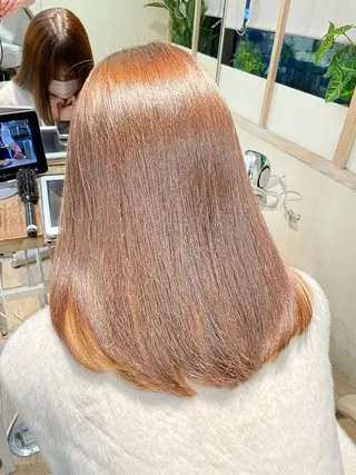 ミディアム カラー 表参道小顔カット前髪 割れ改善クロスパーマのヘアスタイル
