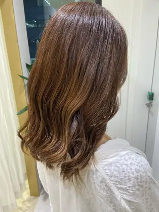 ミディアム チナツ ，のヘアスタイル
