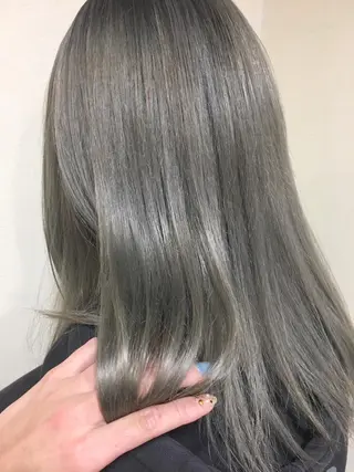 カラー 工藤 綾華のヘアスタイル