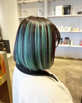 ミディアム カラー 亀井 菜々花のヘアスタイル