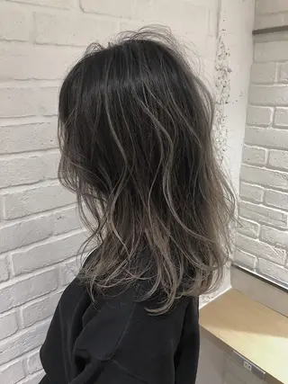 セミロング フジサキ ケンのヘアスタイル