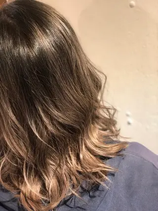 セミロング カラー soi 💜AYAKOのヘアスタイル
