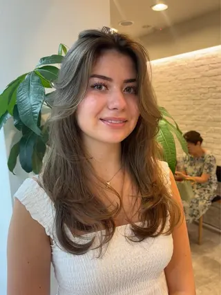 ロング カラー Viot 銀座 樋口 桃佳のヘアスタイル