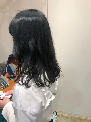 ミディアム カラー MIOベージュカラー 柔らかいカラーのヘアスタイル