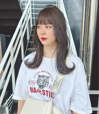 セミロング カラー 韓国🇰🇷レイヤー カットオリーブカラーのヘアスタイル