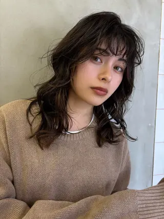 ミディアム パーマ 色気レイヤースタイル 洒落色気ヘアマサトのヘアスタイル