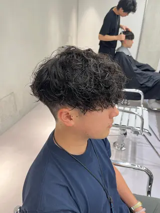 ショート パーマ メンズ ⚡メンズパーマフ ェードカットTomyのヘアスタイル