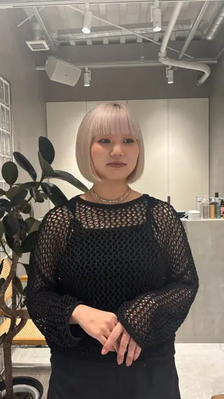 カラー 塔尾 真那のヘアスタイル