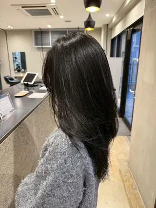 セミロング カラー 谷岡 沙也佳のヘアスタイル