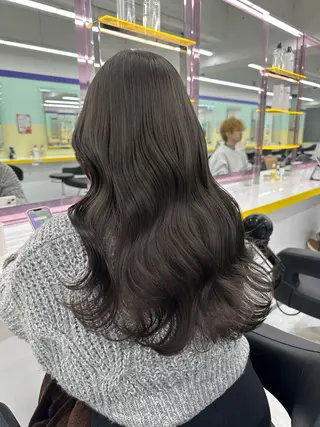カラー ブリーチ縮毛矯正加藤 赤み無し透明感ヘアのヘアスタイル