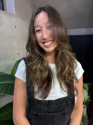 ロング レイヤーカット\ウル フ　chinatsuのヘアスタイル