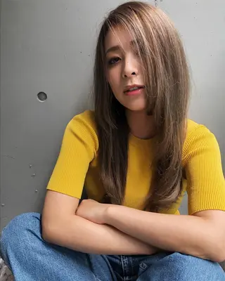 ロング カラー 小島 侑衣のヘアスタイル