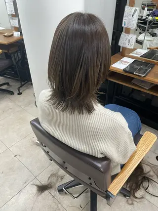 ミディアム _WHITE 佐伯 碧のヘアスタイル