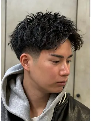 ショート パーマ メンズ トミモト アユムのヘアスタイル